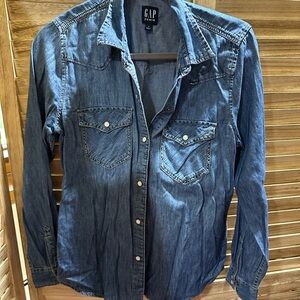 GAP Blue Casual Button Down Shirt with Classic Design